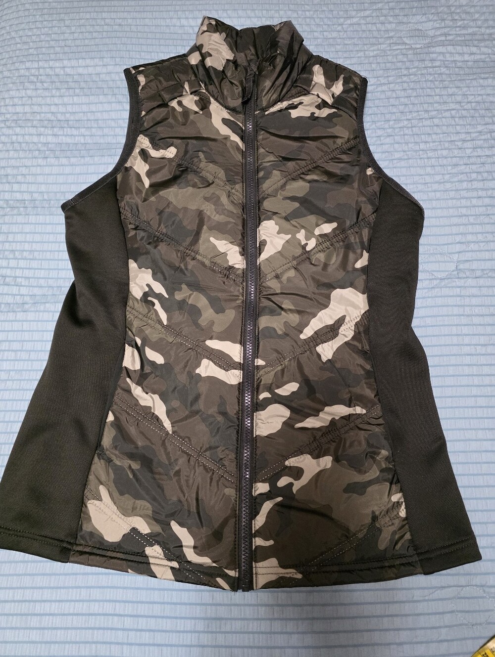 Nwot Camo Quilted Vest - Green